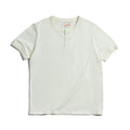 Camiseta Henley de manga corta.