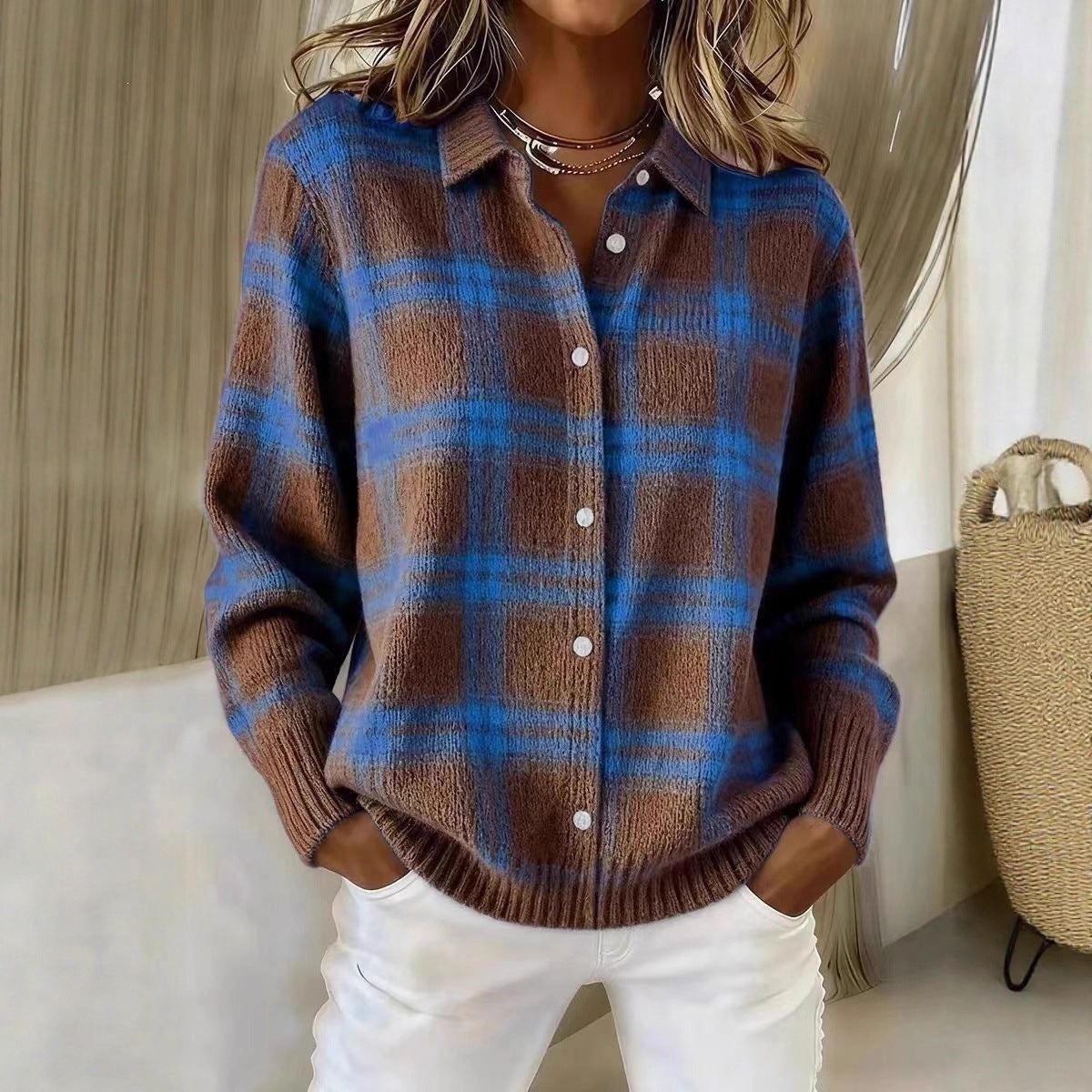 Cardigan tipo sueter y camisa de manga larga, holgado y casual, con estampado de cuadros.