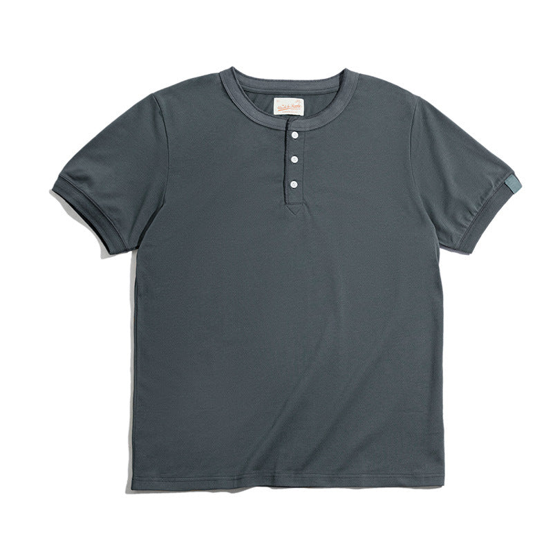 Camiseta Henley de manga corta.