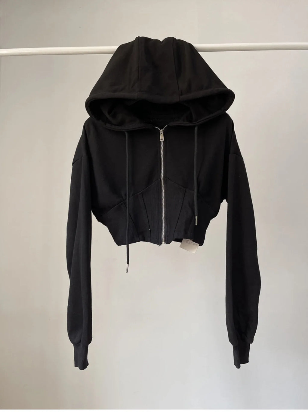 Hoodie corto con cintura ajustada – Mujer