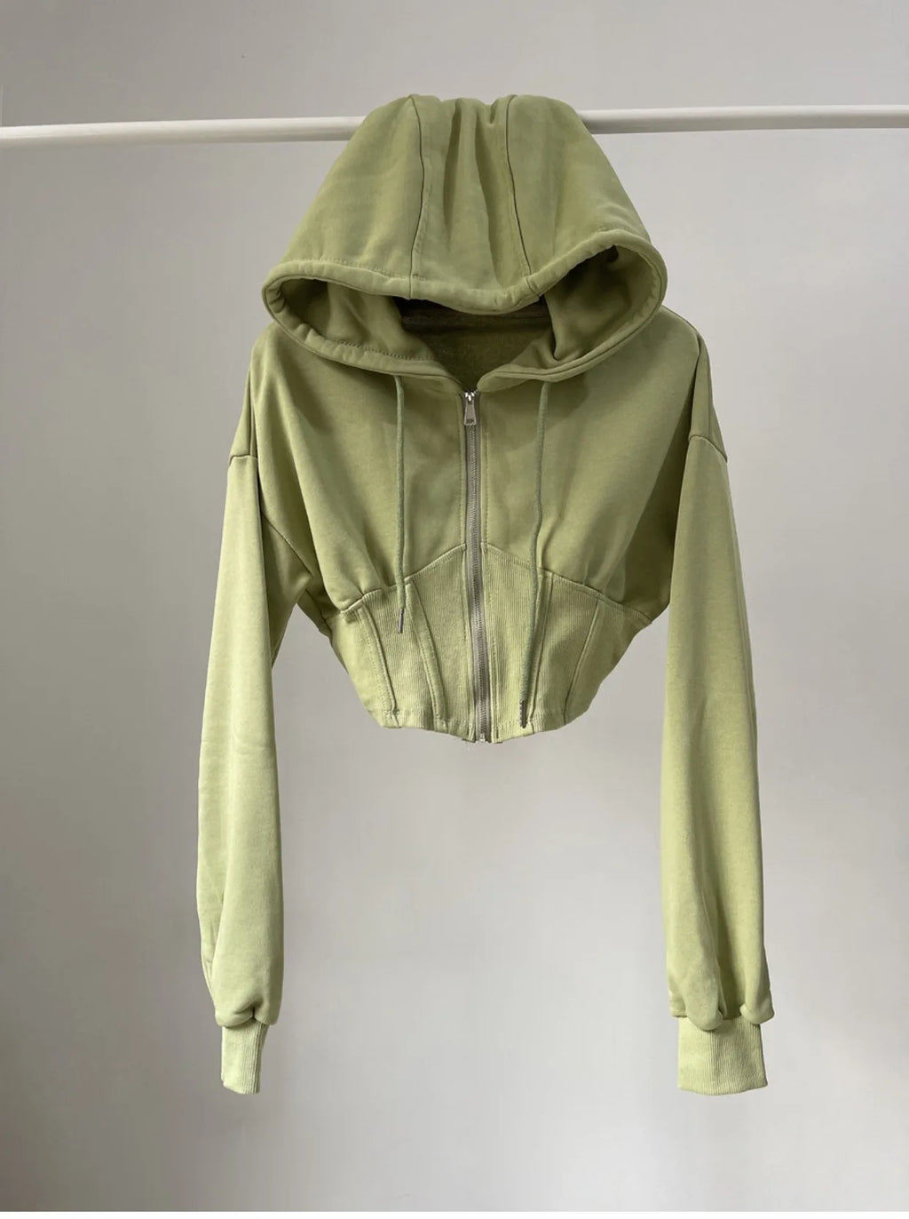 Hoodie corto con cintura ajustada – Mujer