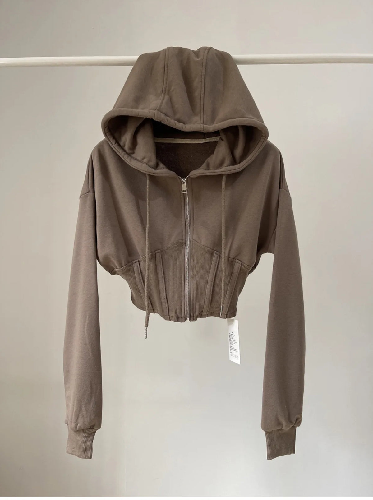 Hoodie corto con cintura ajustada – Mujer